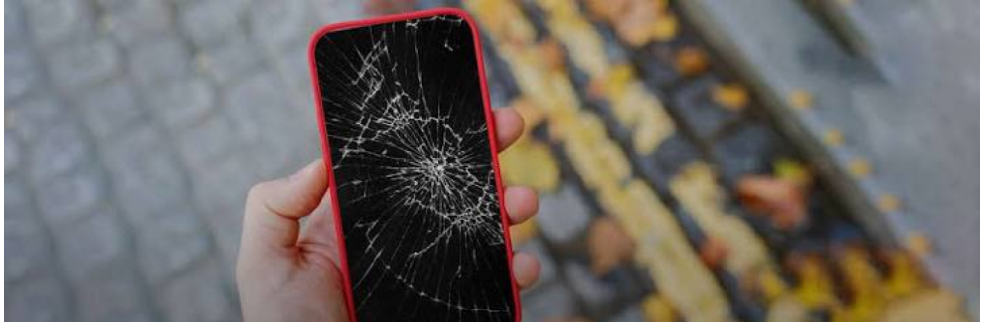 Разбил экран iPhone: менять или жить с трещиной — и почему дешёвая замена стоит дороже дорогой